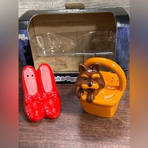 The Wizard 🧙 Of The Oz Salt & Pepper Shakers - NEW